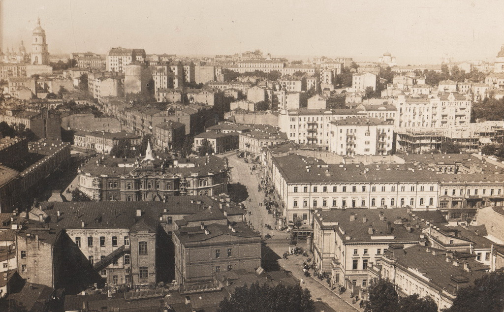 Загальний вигляд центральної площі Києва до реконструкції. Перша половина 1930-х років / Фото: Олена Насирова.